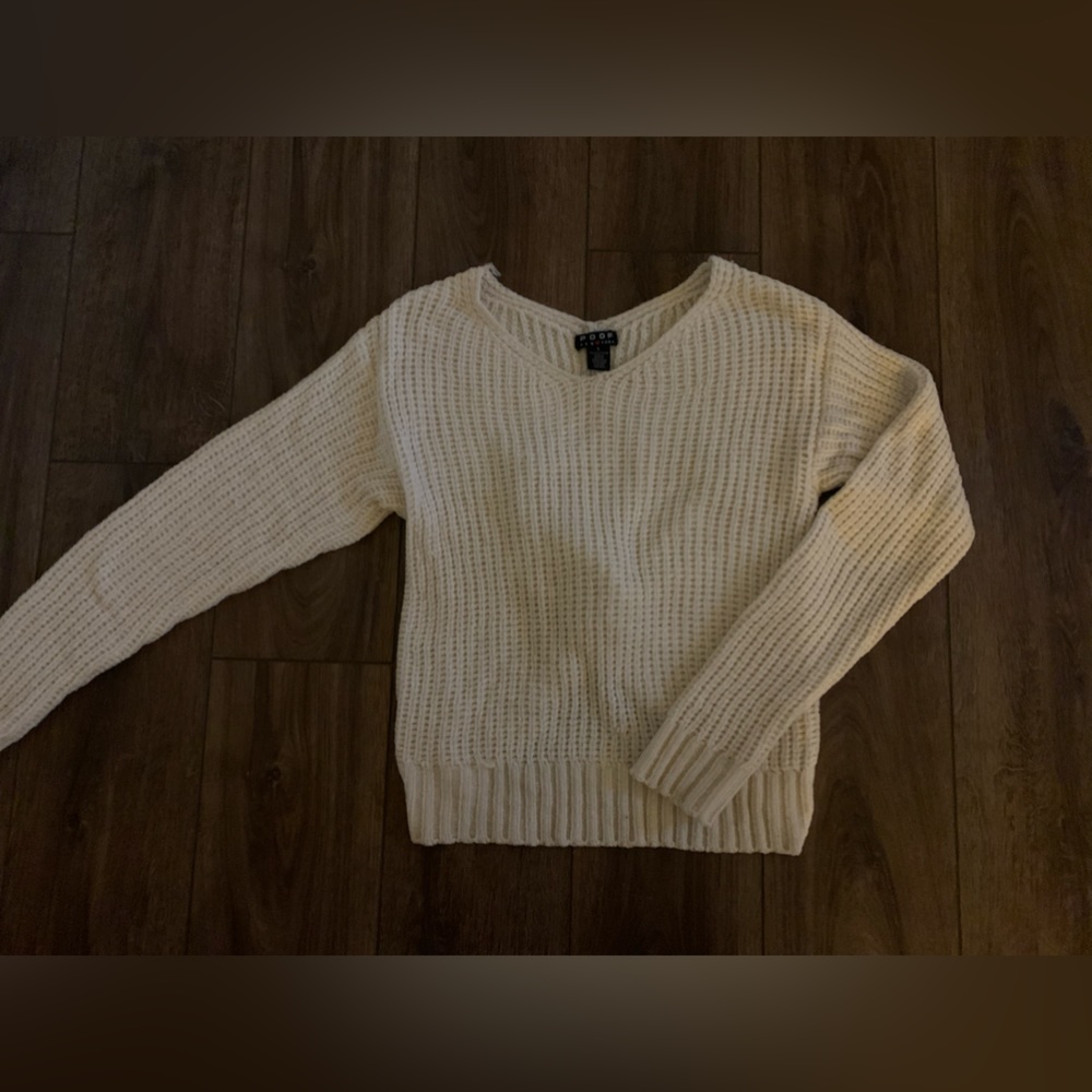 Sweater with Twist in the Back